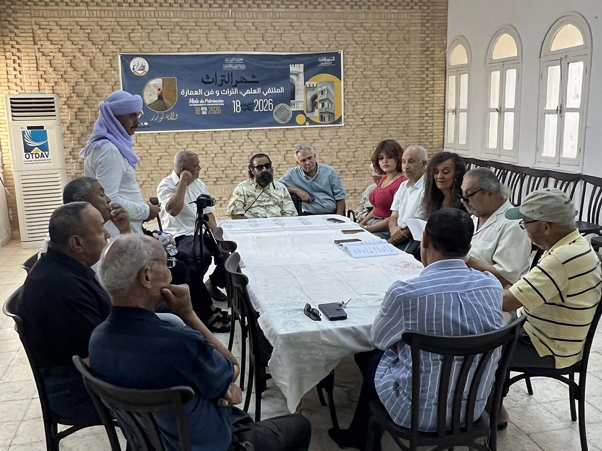 Nicole Coppey au centre de la rencontre avec les �crivains tunisiens