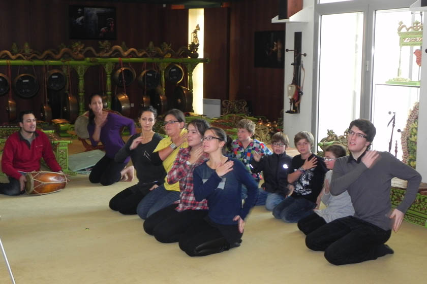 Stage de gamelan  la Cit de la musique pour les lves d'Un, Deux, Trois, Musiques